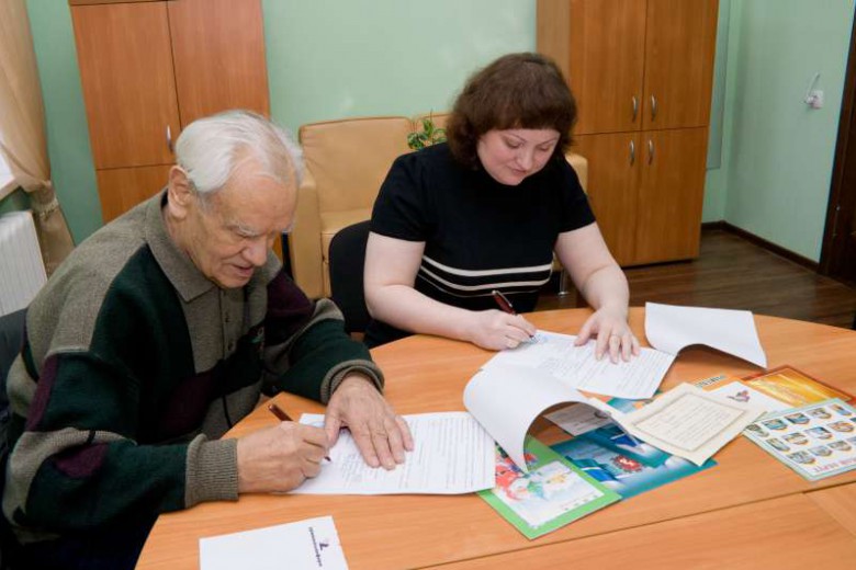 Подписание договора о передаче документов на постоянное хранение в фонды МКУ НТГИА. 15.05.2013 г.