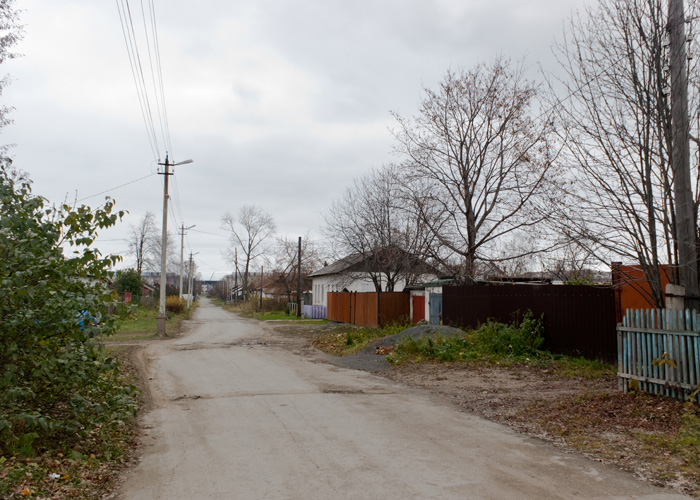 Улица Холкина в Дзержинском районе города Нижний Тагил. Октябрь. 2014 год. Фото Ирины Дубровиной.