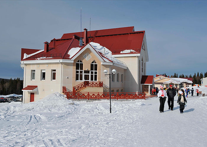 Одно из зданий физкультурно-оздоровительного комплекса на горе Белой. Март 2011 года. Фото В.П.Растворова. (НТГИА. Коллекция фотодокументов.Оп.1П.Д.3264)