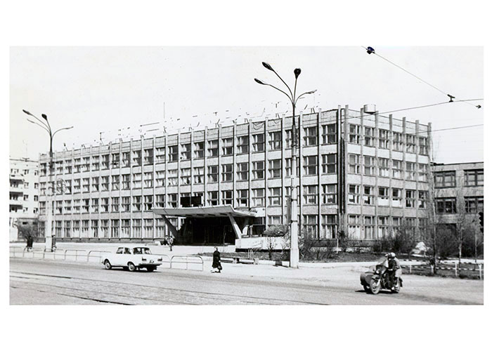 Здание Высокогорского рудоуправления по улице Фрунзе. 1987 год. Фото А.Л.Пичугина. (НТГИА. Коллекция фотодокументов.Оп.1П.Д.2992)