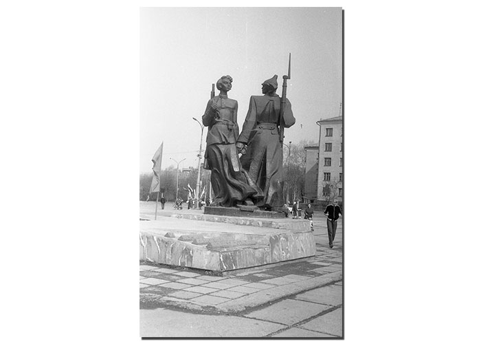 Митинг, посвященный открытию памятника первым комсомольцам города Нижний Тагил. 29 октября 1981 года. Фото Б.А.Шилова. (Коллекция фотодокументов. Оп.1ФА. Д.9. Л.6)