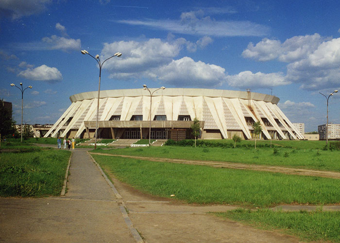 Вид на здание Дворца ледового спорта. 1997 год. Фото А.Л.Пичугина. (НТГИА. Коллекция фотодокументов. Оп.1П. Д.3037)