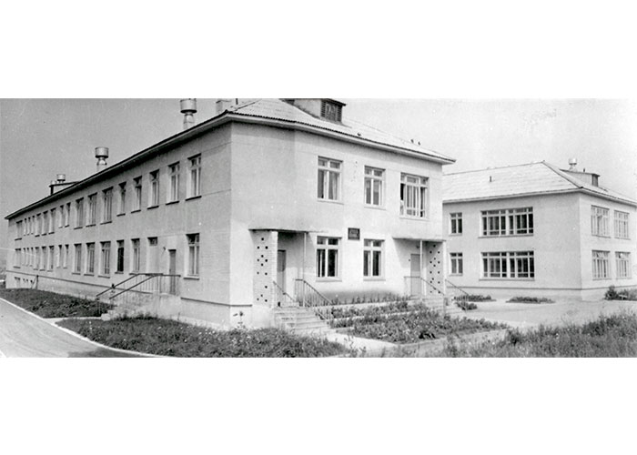 Вид здания детской больницы № 2 на Красном Камне. 27 июля 1967 года. Фото В. Демидова. (НТГИА. Коллекция фотодокументов. Оп.1ФА. Д.43. Л.16)