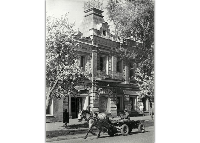 Ул.К.Маркса. ДК пионеров и школьников НТМК (бывший дом Ляпцевых). 1970-е гг. (НТГИА. Коллекция фотодокументов.Оп.1ФА.Д.8.Л.59.ф.121)