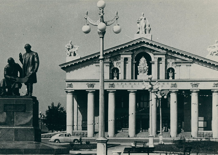 Драматический театр имени Мамина-Сибиряка. 1960 год. (НТГИА. Коллекция фотодокументов.Оп.1ФА.Д.6.Л.8)
