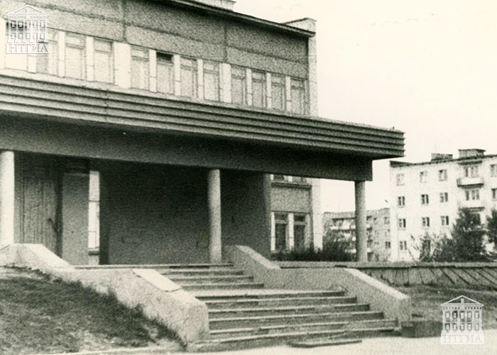 Здание детское поликлиники по ул. Окунева. 1985 год. (НТГИА. Ф.519.Оп.2Ф.Д.37)