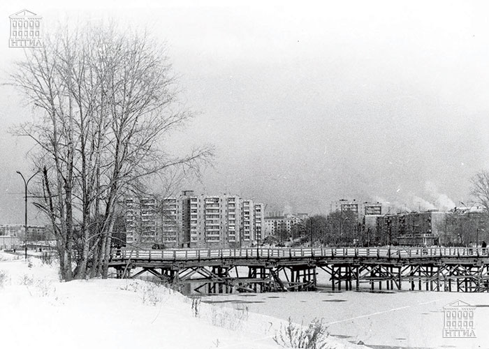 Мост по улице Красноармейской. 1991 год. (НТГИА. Коллекция фотодокументов.Оп.1ФА.Д.7.Л.14)