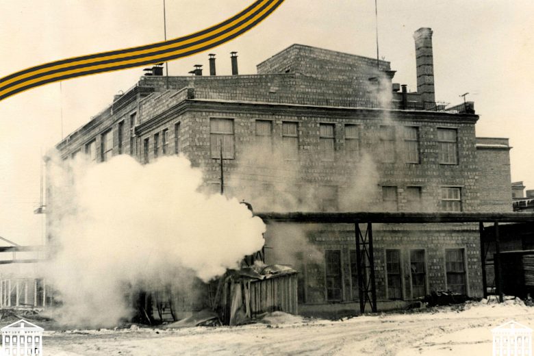 Вид цеха дебутил фталата Нижнетагильского завода пластмасс. 1950-е годы. (НТГИА. Коллекция фотодокументов.Оп.1П.Д.1732)