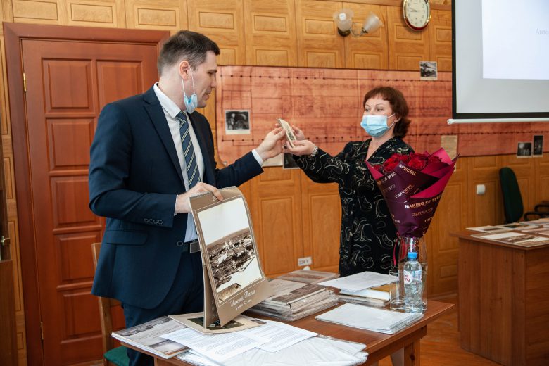 А.А. Драчев с директором Нижнетагильского городского исторического архива Т.А. Вязовой