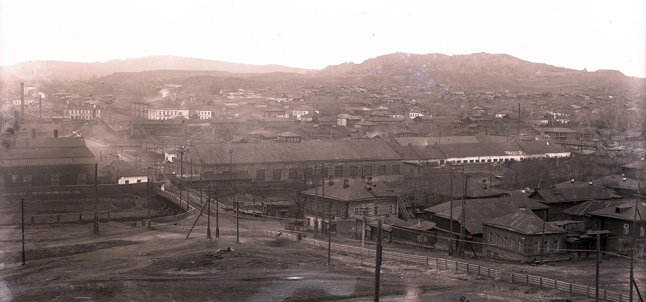 Панорама, открывающаяся с предзаводской площади вид на Тагильский завод, поселок, гору Высокую (НТГИА. Коллекция фотодокументов.Оп.1НЧ.Д.28 )