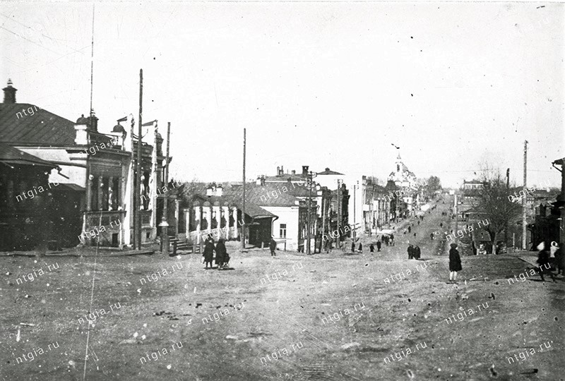 Вид улицы Шамина (ныне ул. Карла Маркса) города Нижний Тагил. 1920 год. (НТГИА. Ф.632.Оп.1.Д.126)