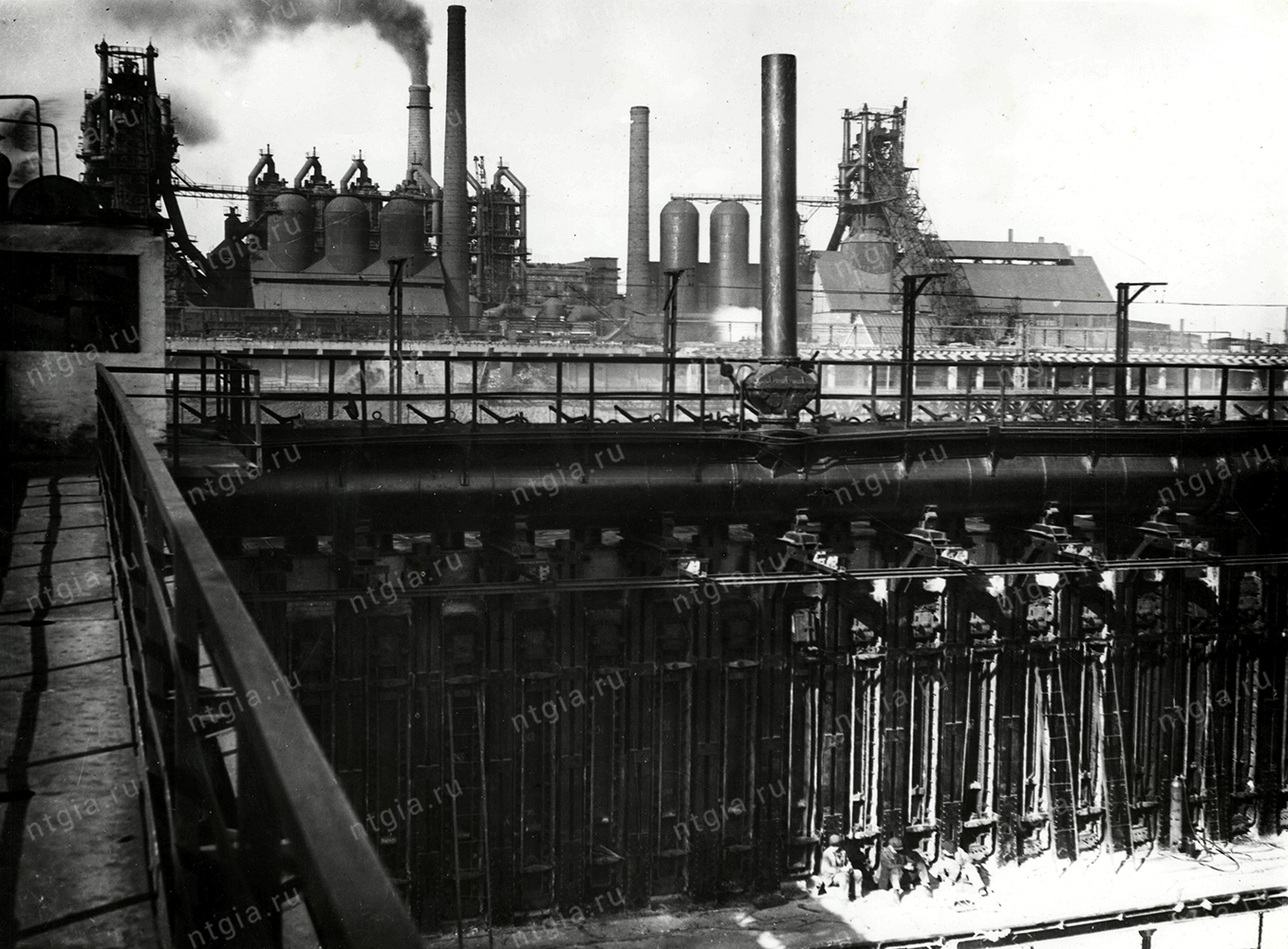 Фото 1 – Рабочее оборудование на территории завода Куйбышева. 1938 г. (НТГИА. Коллекция фотодокументов Оп.1П. Д.1677.)