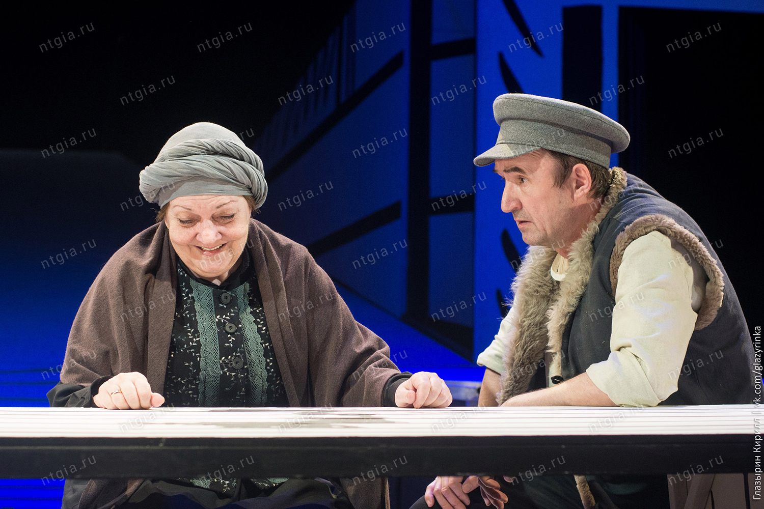 Сцена из спектакля «Поминальная молитва» по пьесе Горина Г., в роли Степана – Зырянов С.А. 20 мая 2017 года. (НТГИА. Ф.744. Оп. 4-эф. Д. 93)